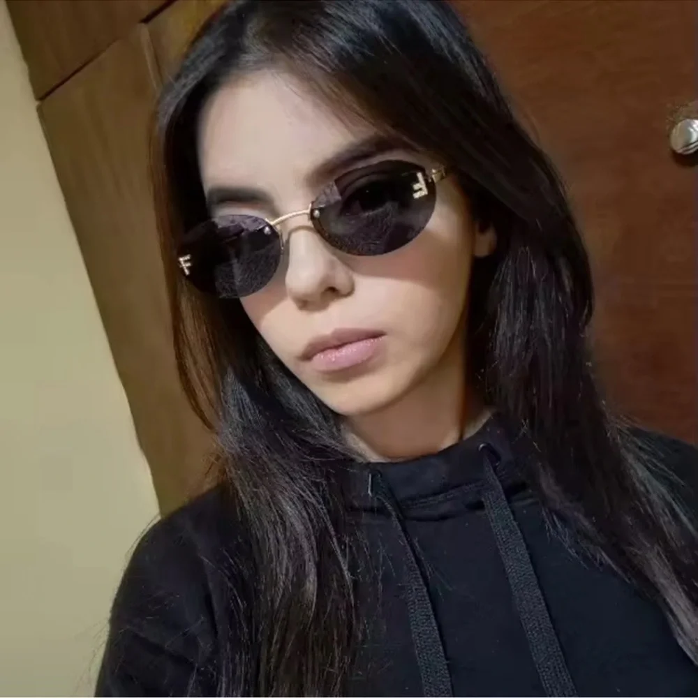 Retro F Stylish Black Sunglasses - Picture 8 of 15